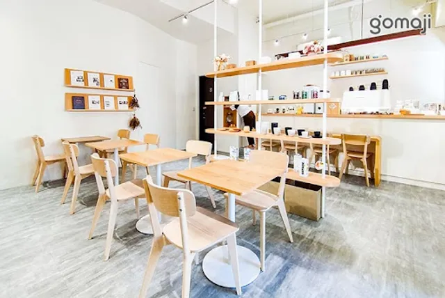 山丘 SUNCHILL ｜山丘咖啡（ 大同區咖啡廳｜淺烘焙咖啡專賣｜單品手沖專賣｜海鹽奶油捲專賣｜可麗露專賣）