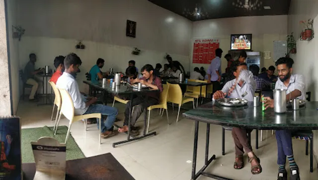 Shri vaishnavi Veg and NonVeg Resturant. Best family restaurant in Talwade