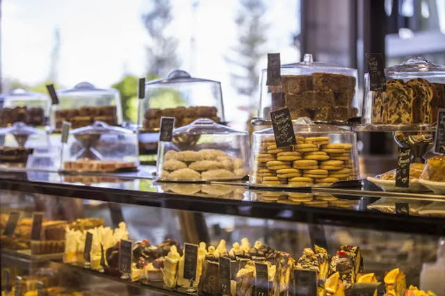 Manolas Deli Bar Bistro