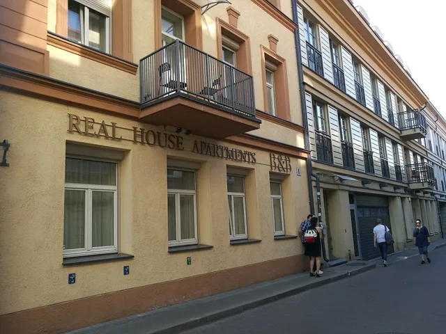 Real House Apartments