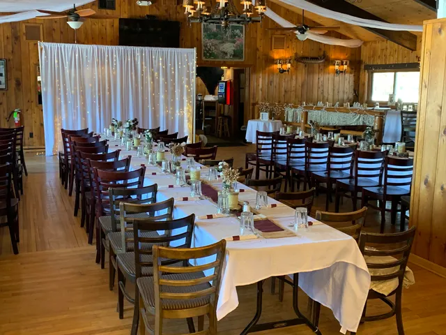 Clancy's on Island Lake at Vacationaire Resort