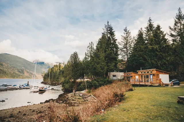 Backeddy Resort & Marina