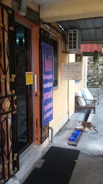 Rich Exotic Unisex Hair Studio