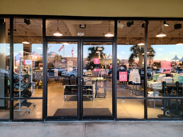 Under Armour Factory House - Tanger Outlets Foley