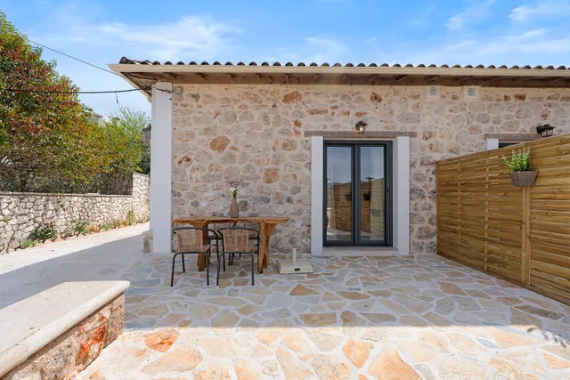 Orianthia Stone Houses