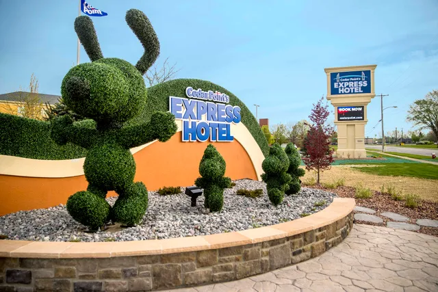 Cedar Point's Express Hotel