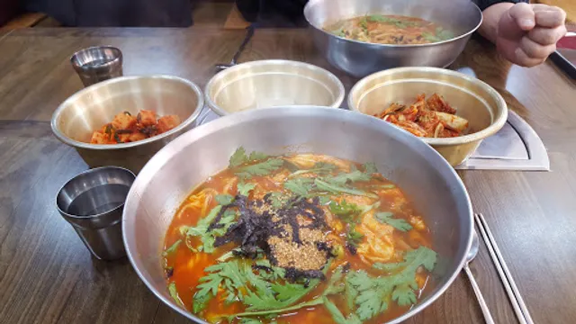 공주얼큰이칼국수