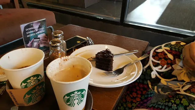 Starbucks Pantai Kuta - Hotel Mercure