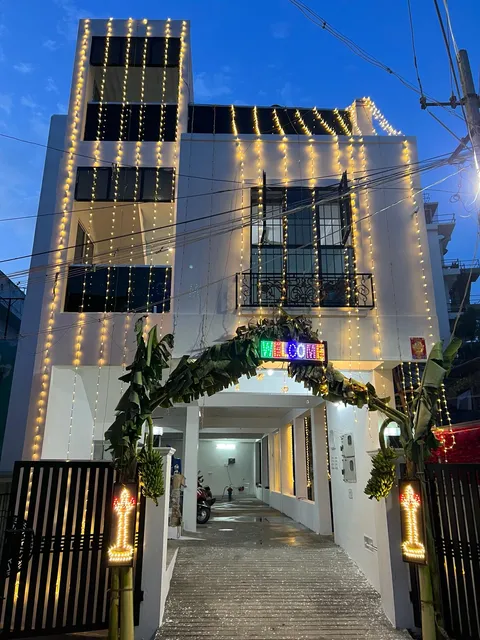 White Crown Villa Guest House Rooms by Brook Stays