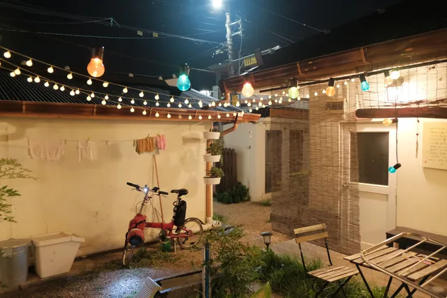 여행자숙소 마당