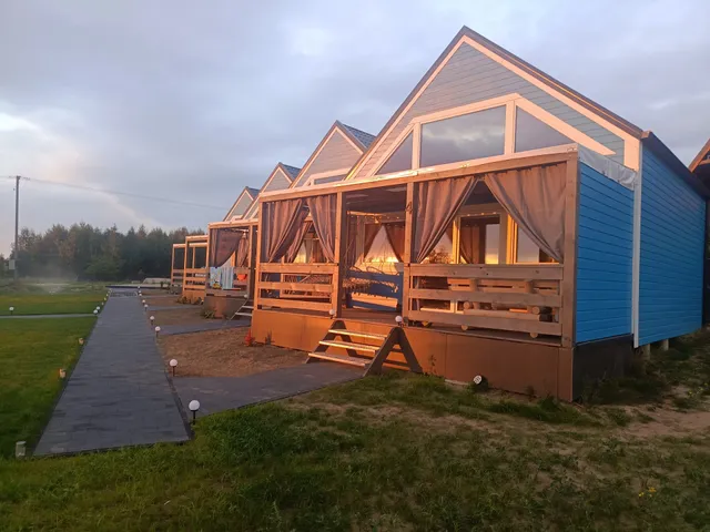 Domki Rekreacyjne "Błękitne Wzgórze"