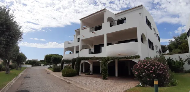 Alto Club Apartments