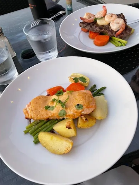 Pointe 49° Restaurant