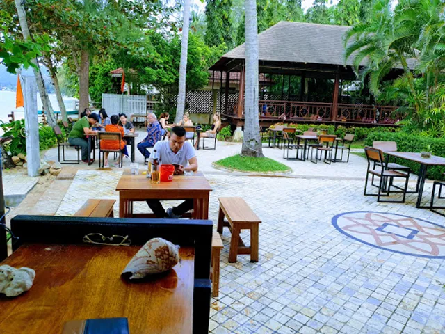 Chill Inn Lipanoi Hostel and Beach Cafe