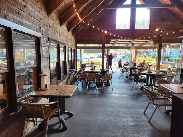 Apple Valley Mountain Village & Cafe