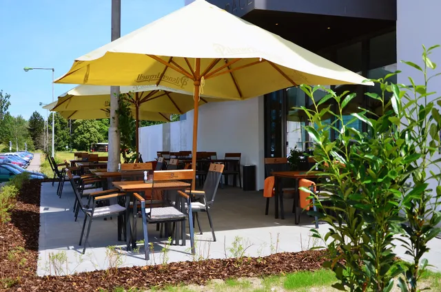 Restaurace All This Sněmovna