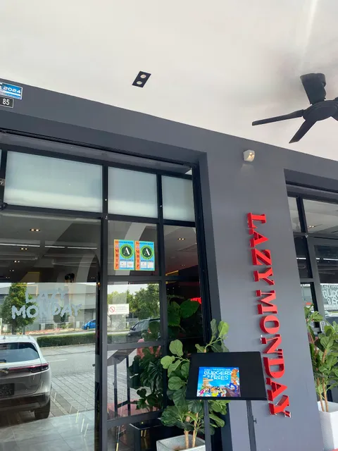 LAZY MONDAY 68 AVENUE