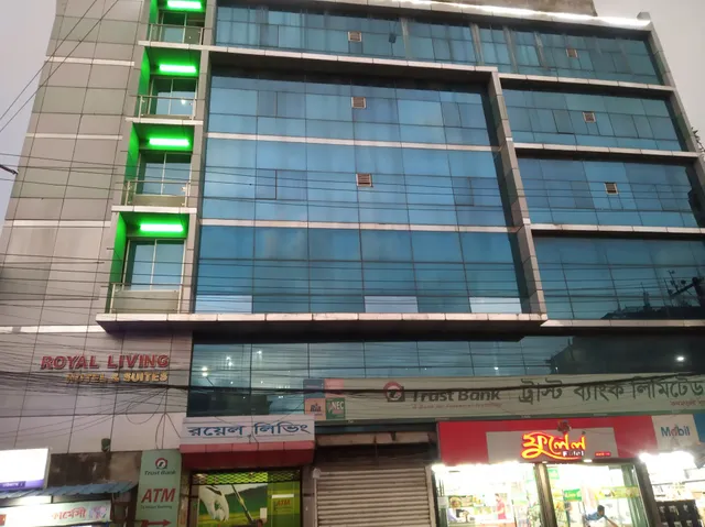 Royal Living Hotel & Suites