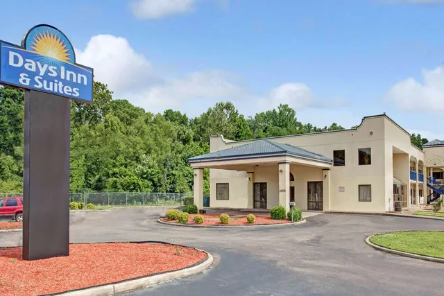 Days Inn & Suites by Wyndham Memphis East