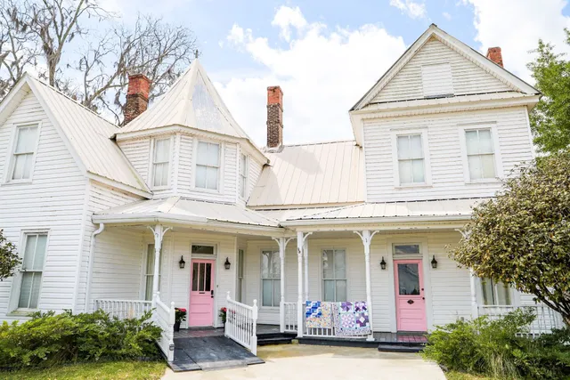 Camellia Palms Quilt Retreats