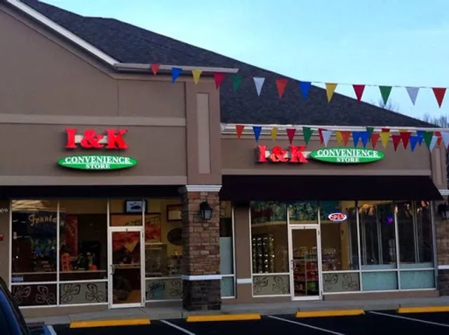 Robin's New York Platter Stop -Halal Food & Convenience Store