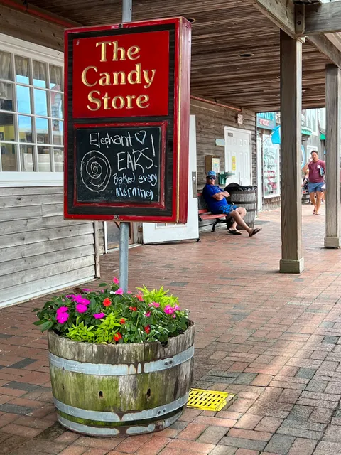 Candy Store At Schooner's Wharf