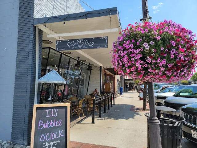 Frenchie's Flutes & Fleur's