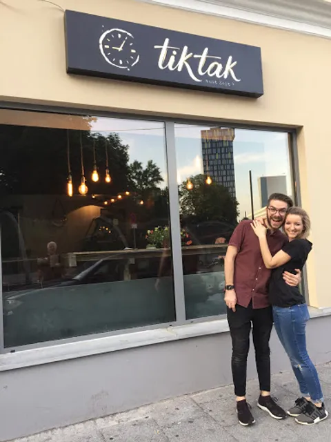 tiktak café