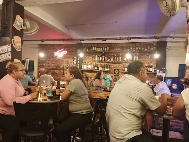 La Barra Food and Drinks