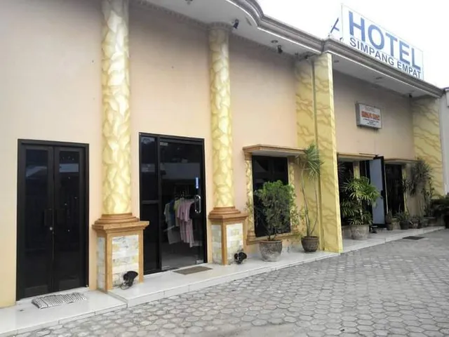 Hotel Simpang Empat