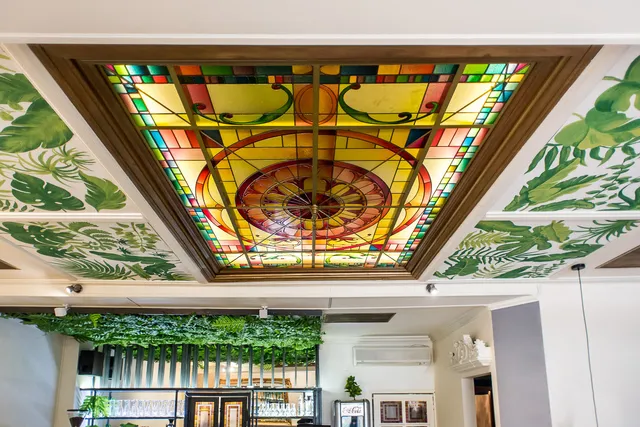 Phuket - Thai Food & Bar