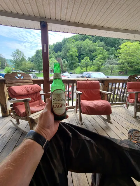 Deb's Cross Fork Inn