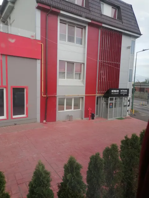 Seven Inn Hotel & Restaurant