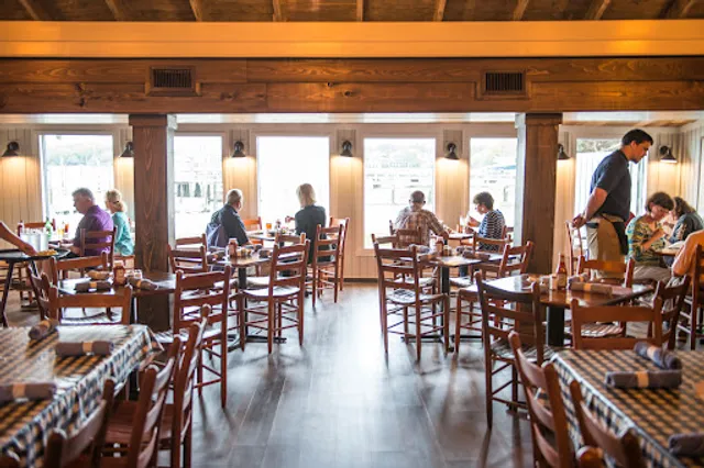 Hudson's Seafood House On The Docks