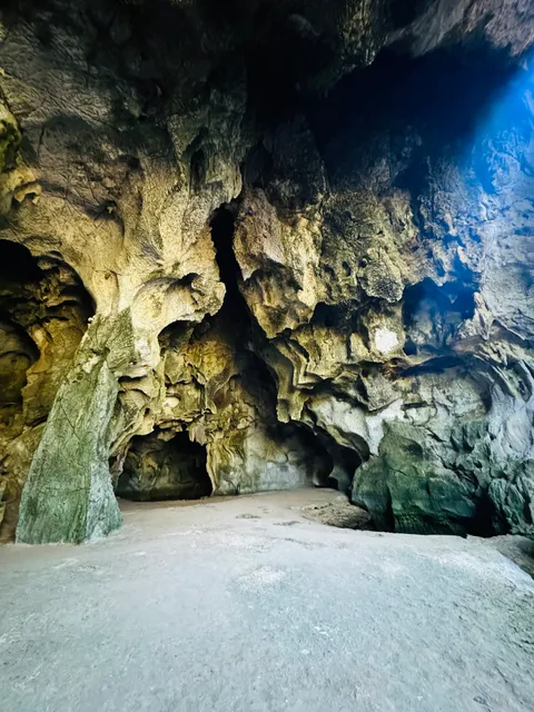 BLACK ISLAND CRYSTAL CAVES BUSUANGA