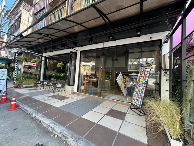 Meeting Hotel & Coffee Chiang Mai