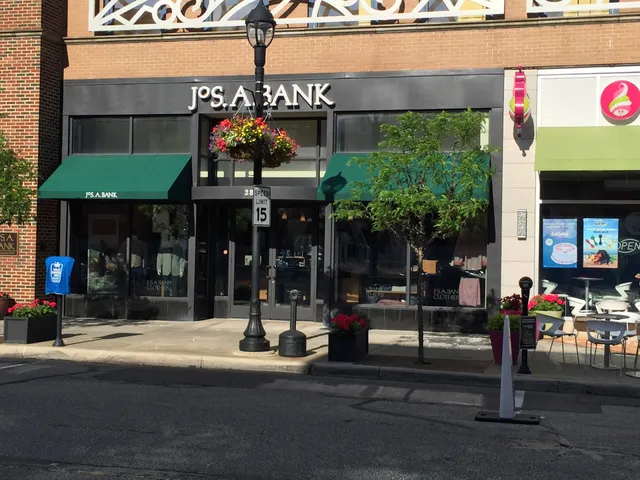 Jos A. Bank