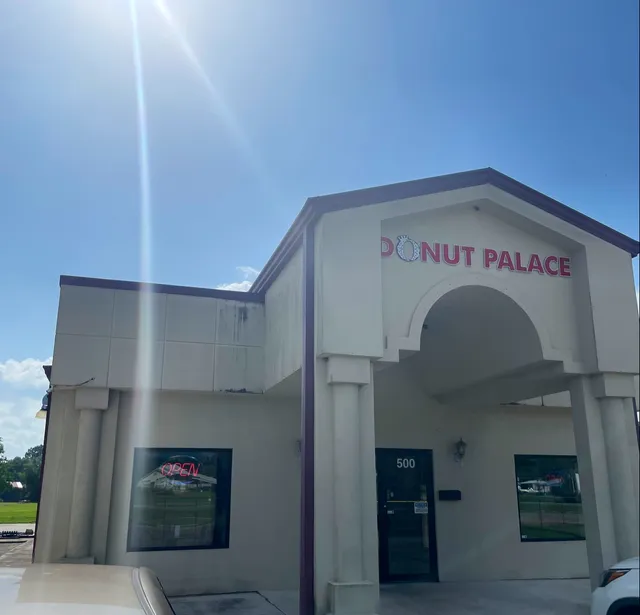 Donuts palace in Lake Arthur