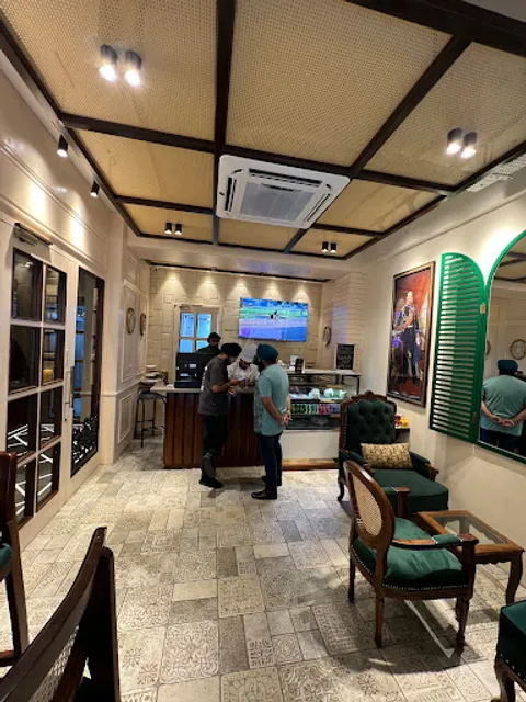 Green Garden Cafe & Hotel