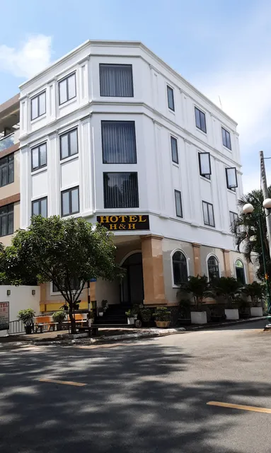 H&H Hotel District 2