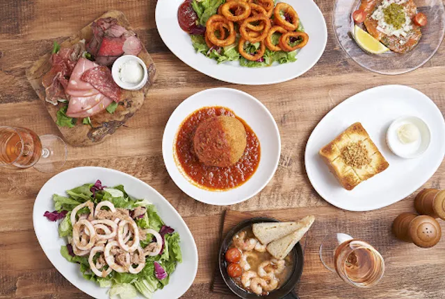 Capricciosa Tomato & Garlic More's City Yokosuka Restaurant