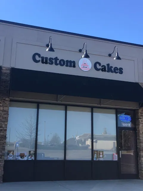 Custom Cakes by Liud