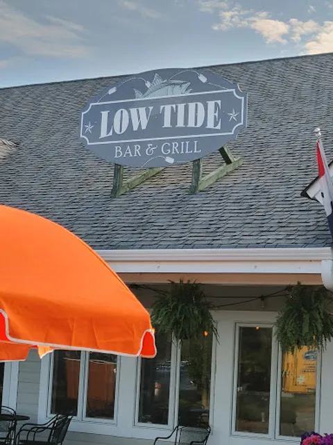 Low Tide Bar and Grill