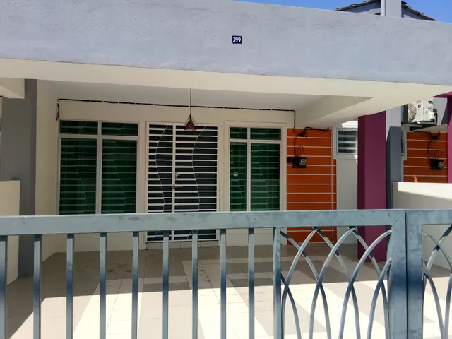 Imans Homestay Lumut