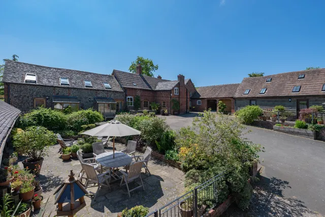 Middle Farm and Cottages