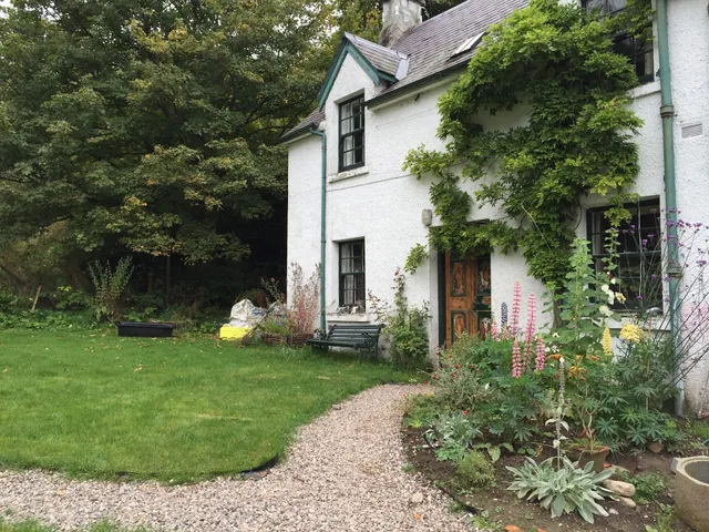 West Cottage and Stables