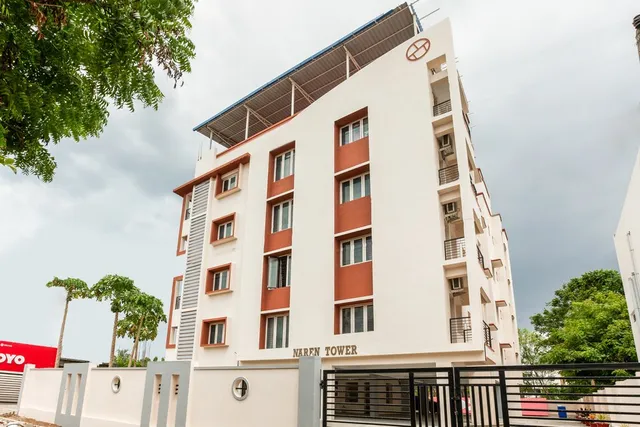 OYO Beehive Inn Near Ecr Beach