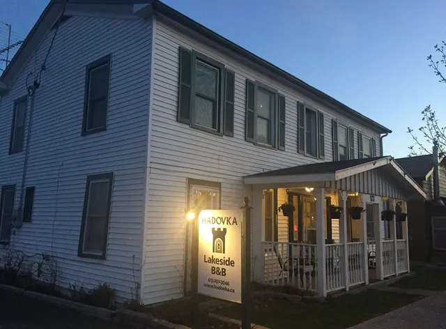 Hadovka Lakeside Inn