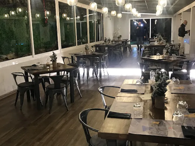 FAMOUS Fusion Steakhouse Pizzeria