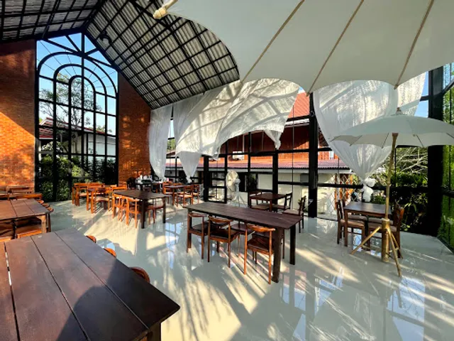 ฟีโอน่า ทรอปิคอล Fiona Tropical